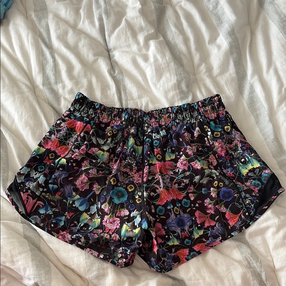 Lululemon Athletica Floral Hottie Hot Shorts - 4” inseam - Picture 3 of 3